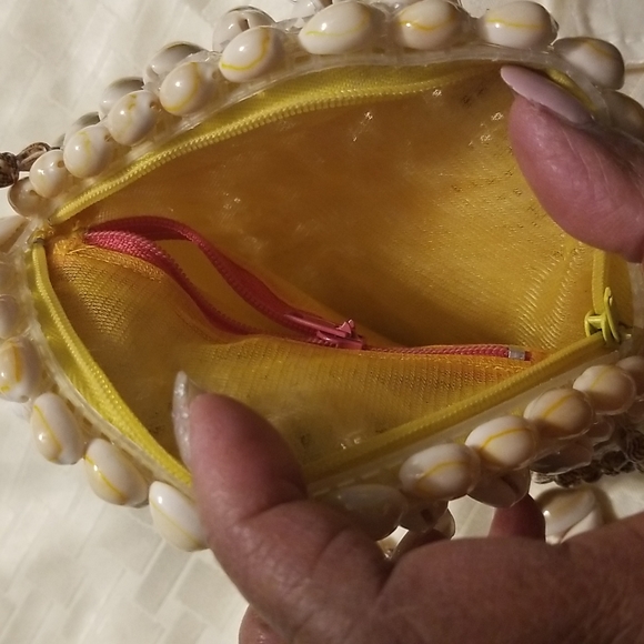 Imported  hand crafted shell handbag - Picture 3 of 4